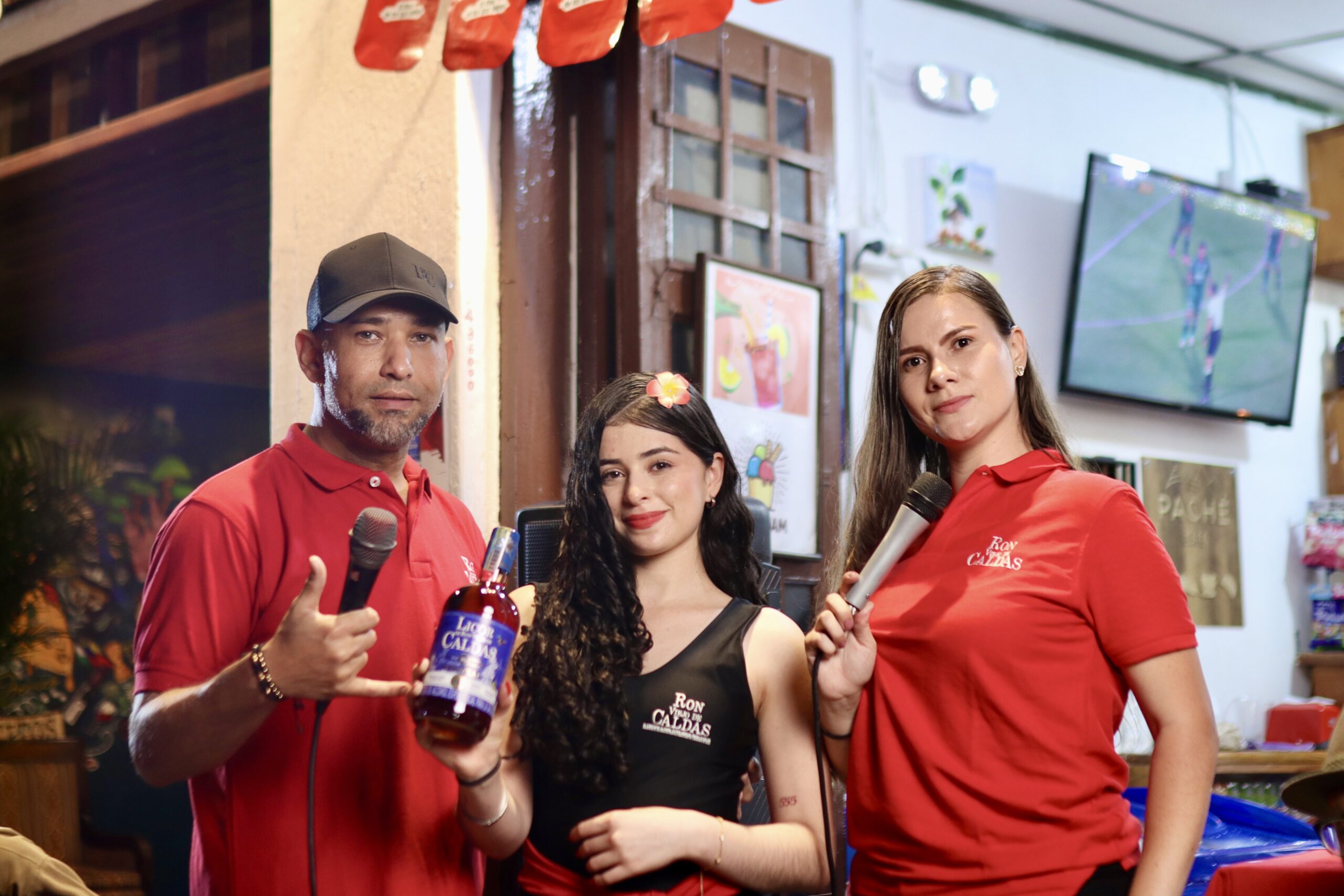 Equipo de Contraste ejecutando una activación de marca en Medellín